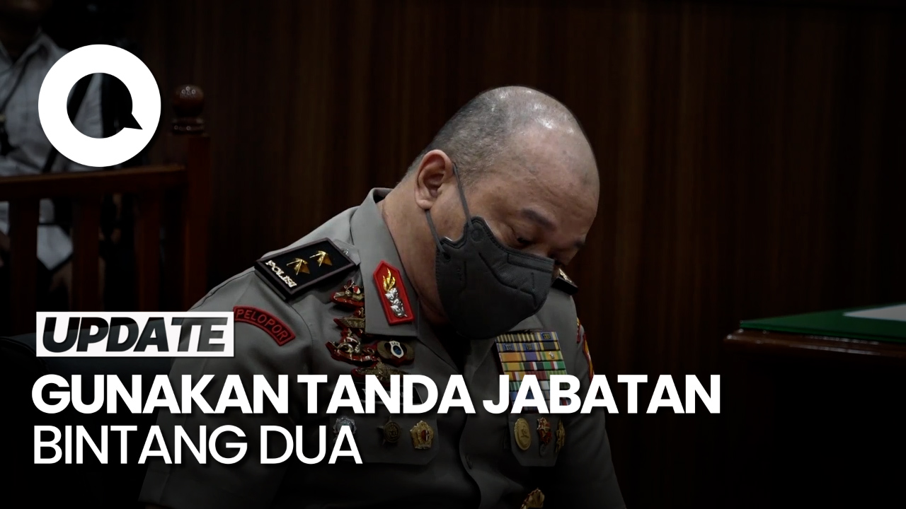 Berseragam Lengkap Irjen Teddy Minahasa Hadiri Sidang Etik