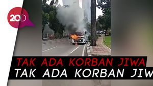 Alphard Ludes Terbakar di Pondok Indah, Diduga Akibat Korsleting