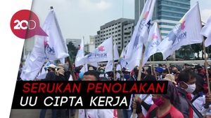 Kembali Aksi Tolak Omnibus Law, Massa Buruh Datangi Gedung DPR
