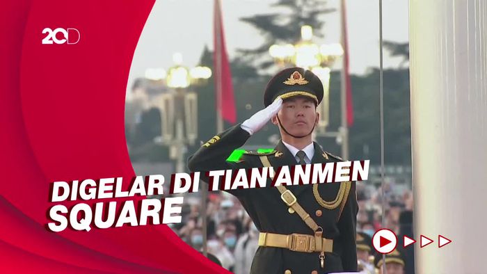 Melihat Parade Upacara Bendera Tahun Baru di China