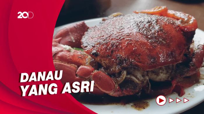 Santap Seafood Bonus Pemandangan Danau di Kawasan Kelapa Gading