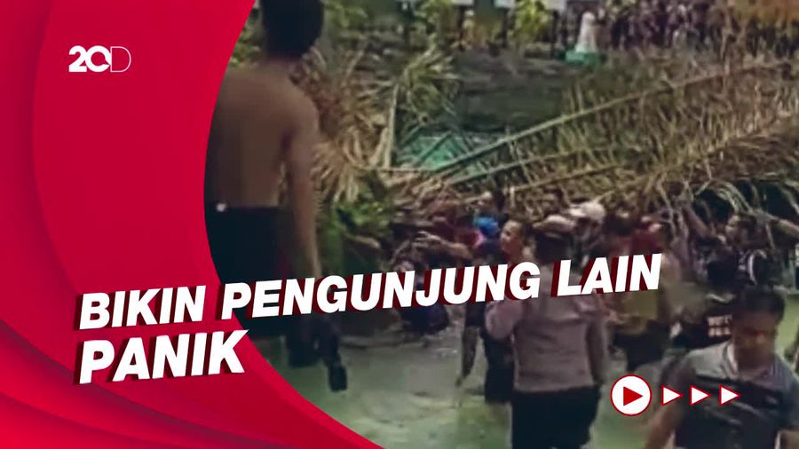 Batang Pohon Tumbang Lukai Pengunjung Kolam Pemandian