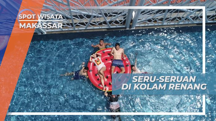 Seru-seruan Bermain Air di Kolam Renang, Makassar