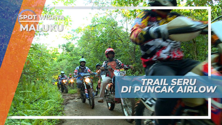 Mengendarai Motor Trail di Perbukitan Desa Airlouw Maluku