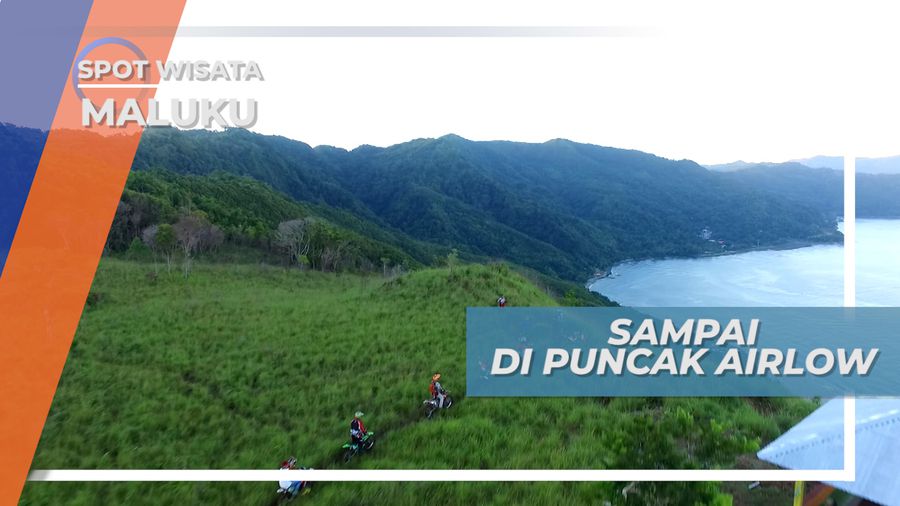 Panorama Indah Dari Puncak Perbukitan Desa Airlouw Maluku