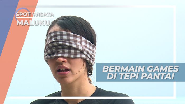Senangnya Habiskan Waktu Bermain Game di Tepi Pantai, Maluku