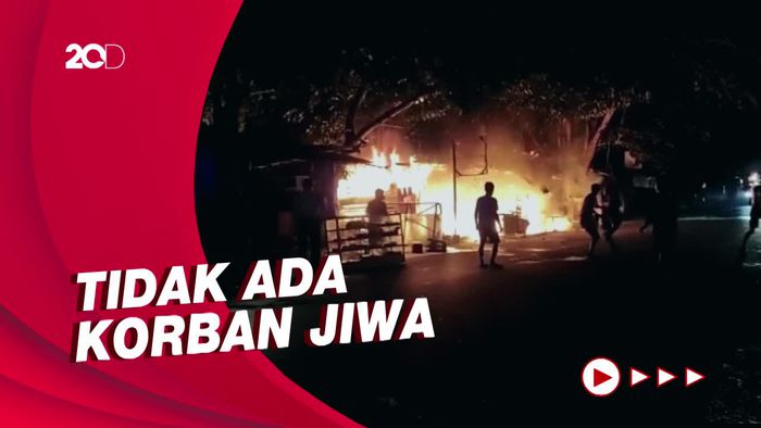 Si Jago Merah Lahap 4 Kios di Kendari