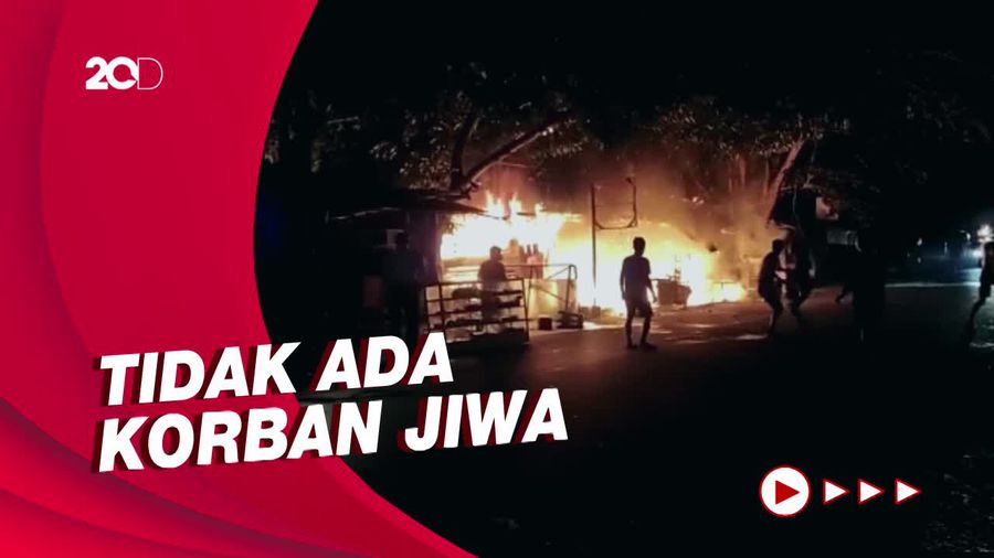Si Jago Merah Lahap 4 Kios di Kendari