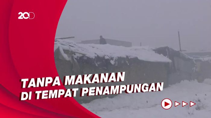 Ratusan Warga Afghanistan Berjuang Hidup Hadapi Suhu Beku