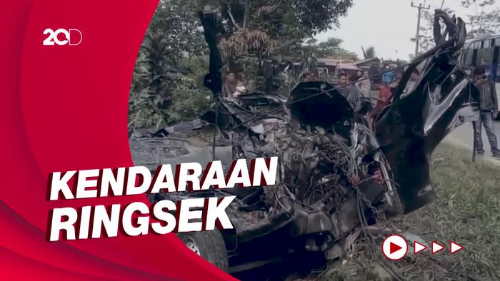Truk vs Pikap di Jalur Cianjur-Jonggol, Satu Orang Tewas