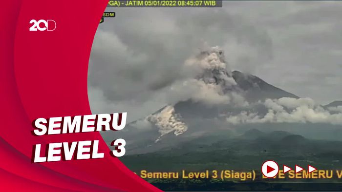 Penampakan Gunung Semeru Luncurkan Awan Panas Sejauh 5 Km