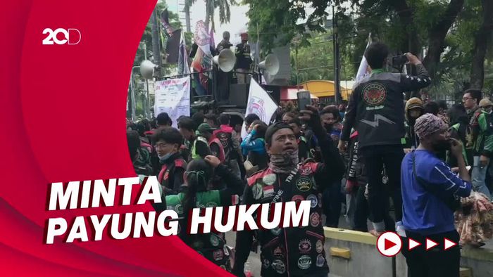 Ratusan Driver Ojol Demo di Patung Kuda, Ada Apa?