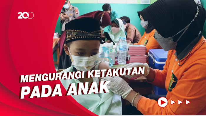 Antusiasme Peserta Vaksinasi Anak di Solo Jawab Kuis Berhadiah