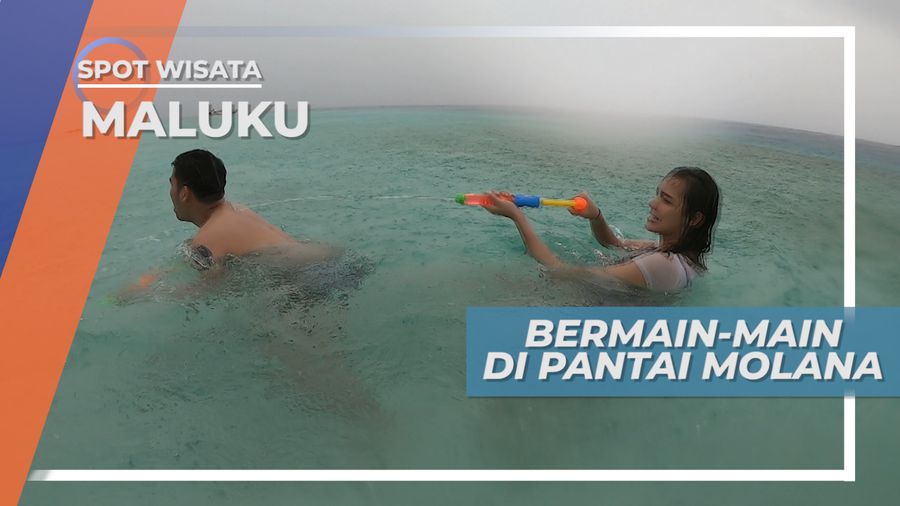 Bermain-Main Terbaik Di Pantai Pulau Molana Saparua, Maluku Tengah