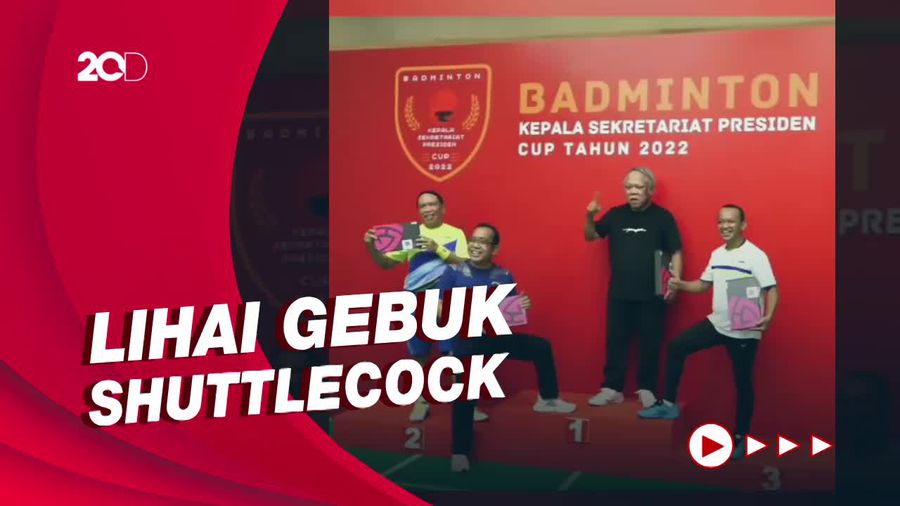 Aksi Seru Menteri PUPR Basuki Juarai Pertandingan Badminton