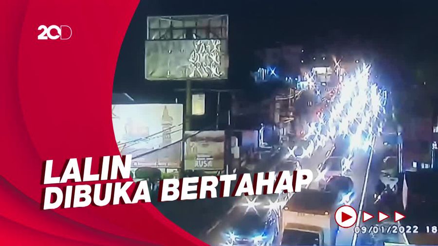 Melihat Keramaian Jalur Puncak Arah Jakarta Malam Ini