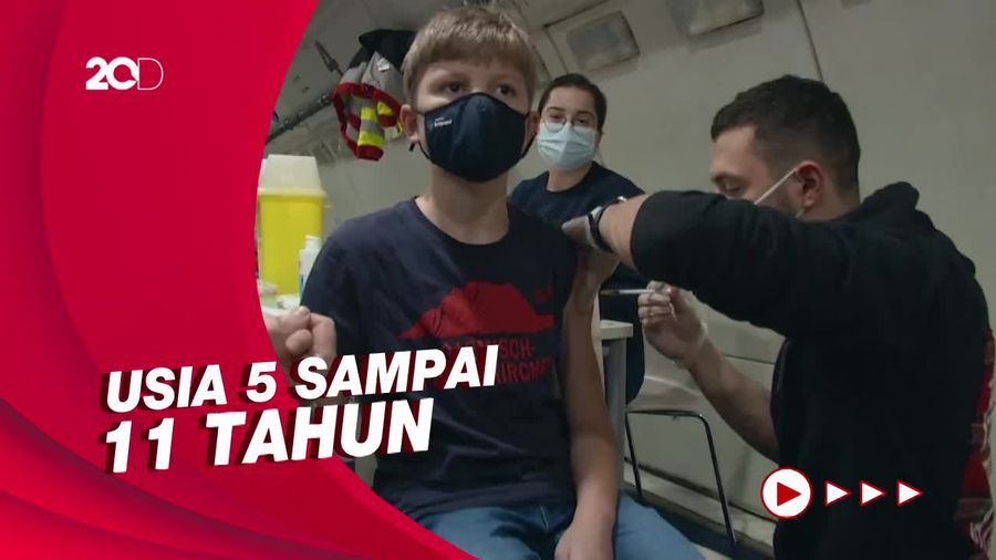 Antusiasme Anak-anak di Jerman Divaksinasi Covid-19 di Pesawat