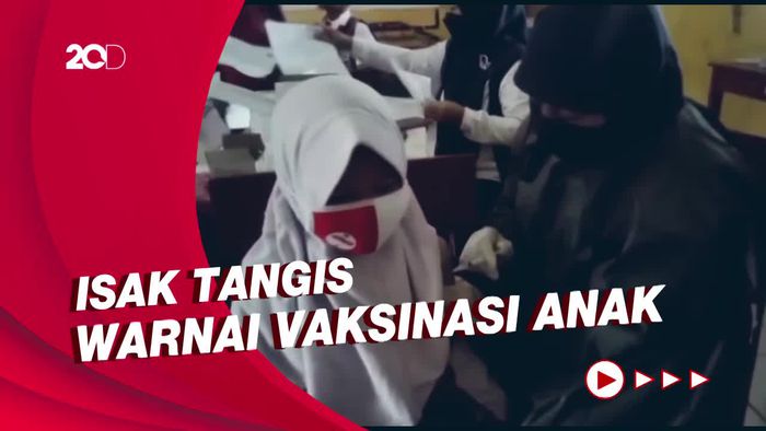 Siswa SD Tasikmalaya Jalani Vaksinasi Covid-19 di Hari Pertama PTM