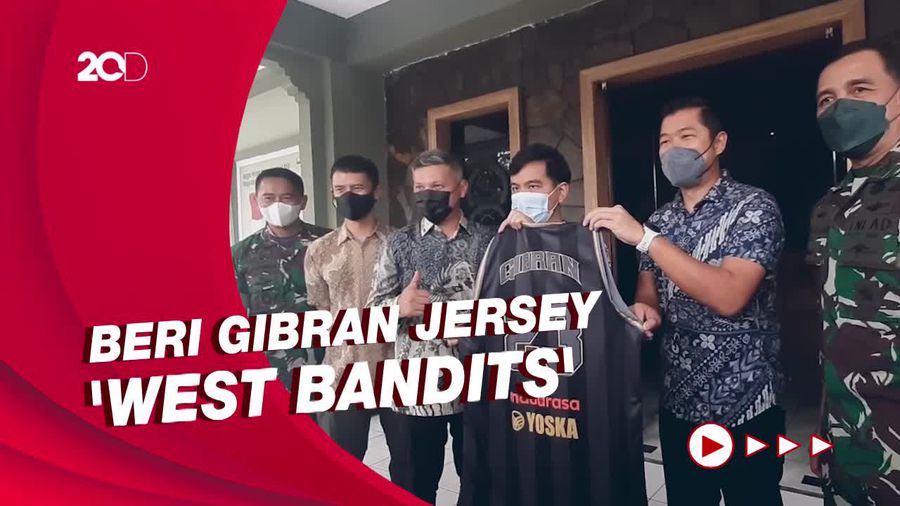 Momen Gading Marten Bertemu Gibran di Solo Jelang IBL 2022