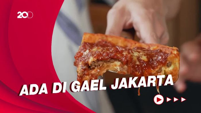 Bikin Laper: Deep Dish Pizza yang Kejunya Melimpah