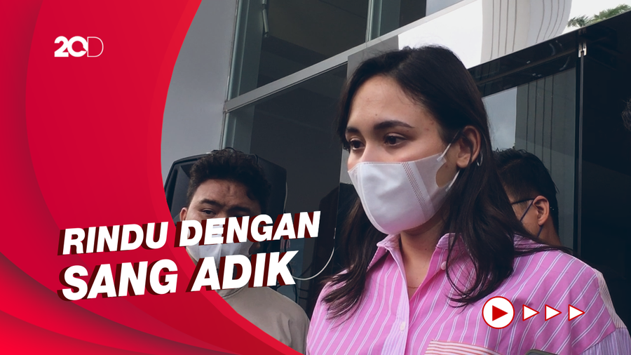 Greta Ungkap Alasan Dirinya Rutin Hias Kamar Laura dengan Bunga