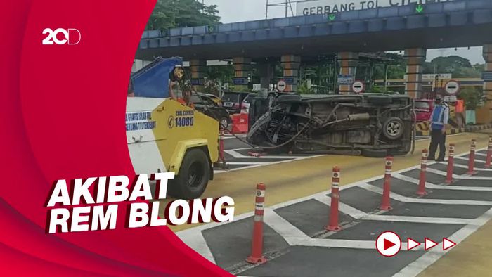 Penampakan Mobil Tabrak Gardu GT Cililitan, 2 Orang Terluka