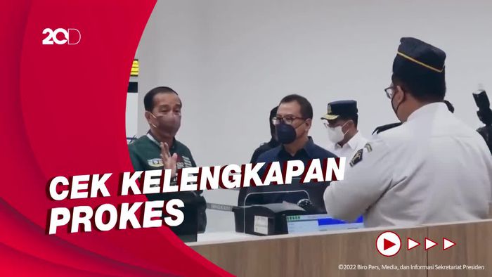 Gaya Jokowi Tinjau Bandara Lombok Tengah Jelang MotoGP Mandalika