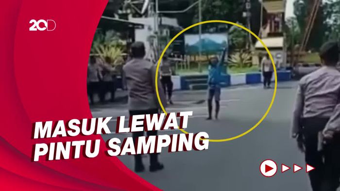 Detik-detik Pria Acungkan Pisau Masuk Polres Lumajang