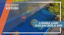 Adu Cepat Bermain Water Ball di Taman Bukit Kediri Jawa Timur