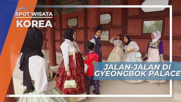 Berfoto Menggunakan Pakaian Tradisional di Gyeongbok Palace Korea Selatan