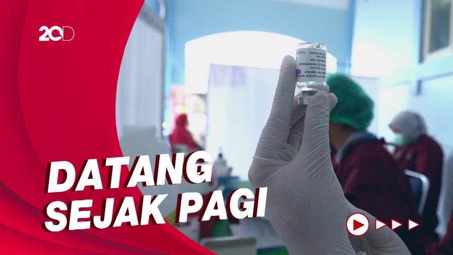 Antusiasme Lansia Jalani Vaksinasi Booster di Solo