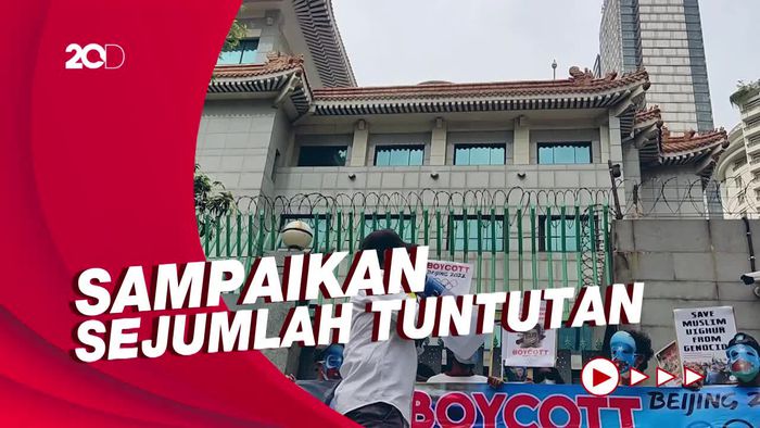 Aliansi Mahasiswa Islam Demo di Depan Kedubes China