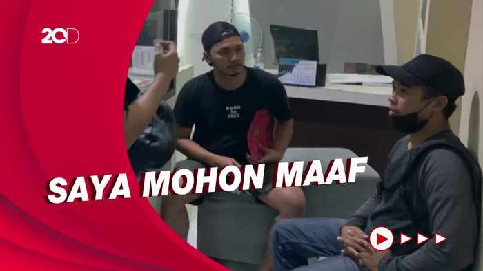 Permintaan Maaf Hadfana Firdaus Penendang Sesajen di Semeru