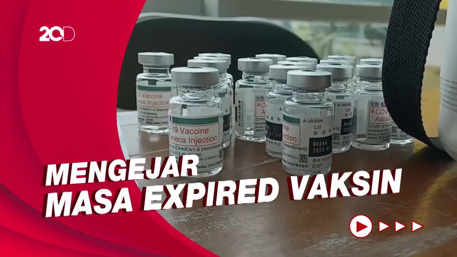 Momen Warga Kabupaten Bandung Disuntik Vaksin Booster