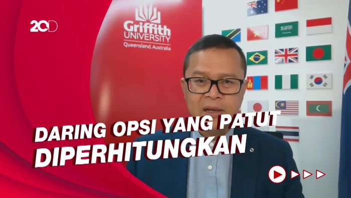 Epidemiolog: PTM di Tengah Ancaman Omicron Harus Lihat Tren Kasus