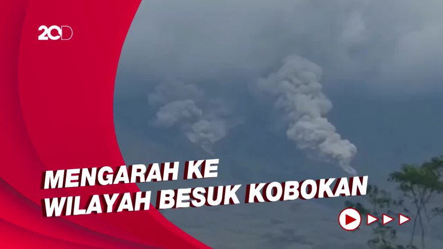 Gunung Semeru Semburkan Awan Panas  