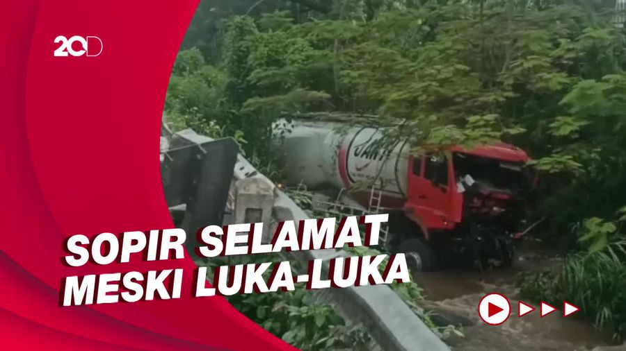 Gegara Selip, Truk Tangki Terjun ke Sungai di Jalur Tengkorak!