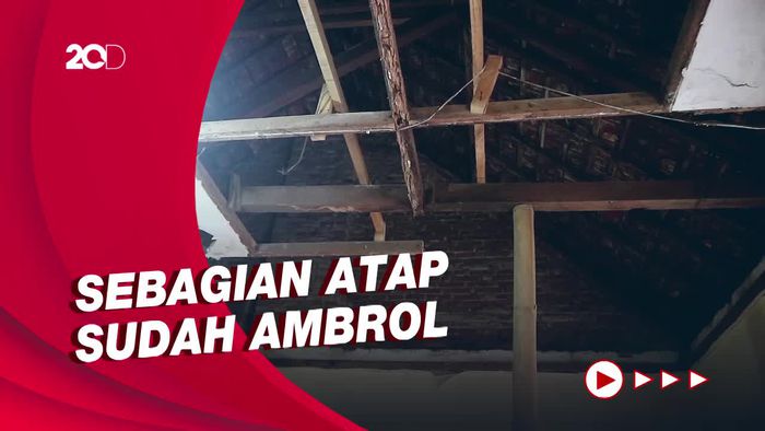 Miris, Siswa SDN 2 Klaling Kudus Belajar di Ruang Kelas Nyaris Ambruk