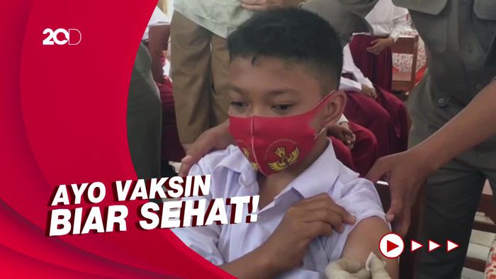 Momen Adul Bocah yang Viral Digendong Jokowi Jalani Vaksinasi Covid-19