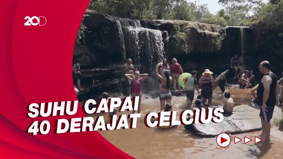 Didera Gelombang Panas, Warga di Paraguay Berendam di Sungai-Air Terjun