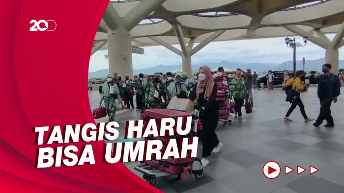Tangis Haru Jemaah Asal Yogya Berangkat Umrah Usai 2 Tahun Tertunda