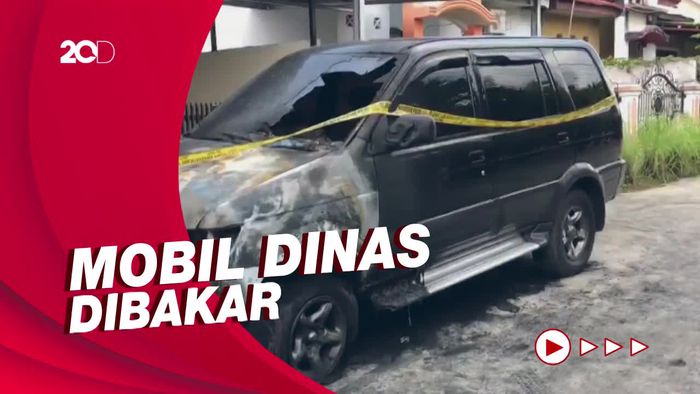 Terekam CCTV! Detik-detik Mobil Dinas Kepala Keamanan Lapas Pekanbaru Dibakar