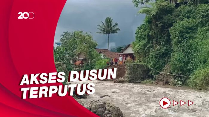 Hujan Deras Guyur Probolinggo, Jembatan di Lereng Argopuro Putus!