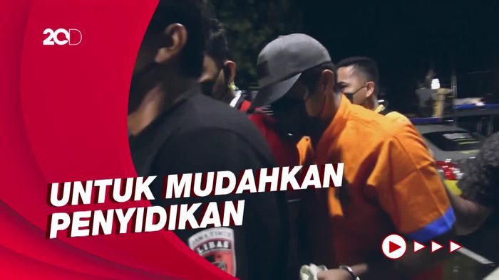 Tersangka Penendang Sesajen di Semeru Tiba di Mapolres Lumajang