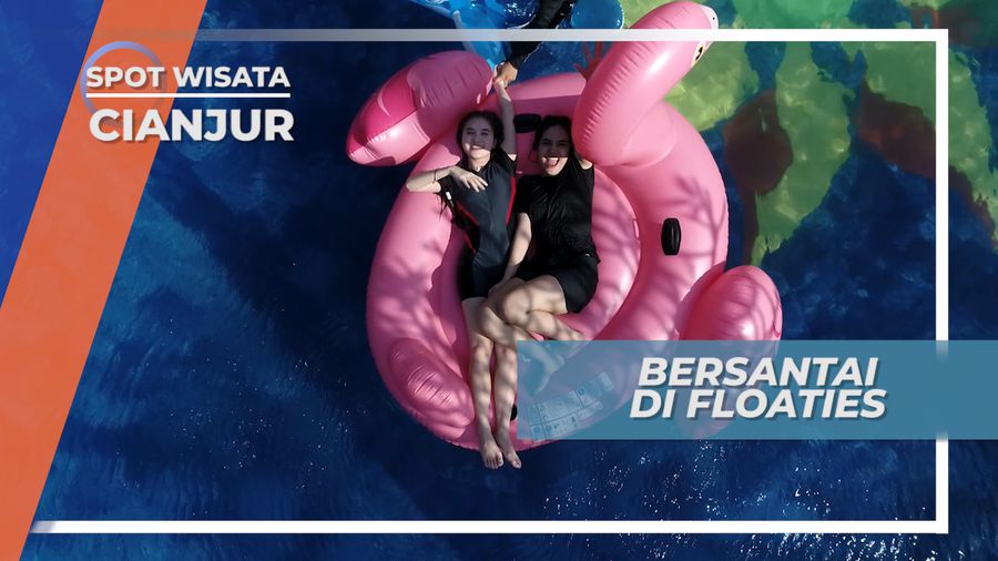 Bersantai-santai di Atas Floatis Sambil Menikmati Udara Sejuk Cianjur
