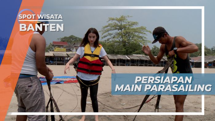 Pantai Bandulu, Bersiap Pacu Adrenalin Bermain Water Sport Parasailing, Banten