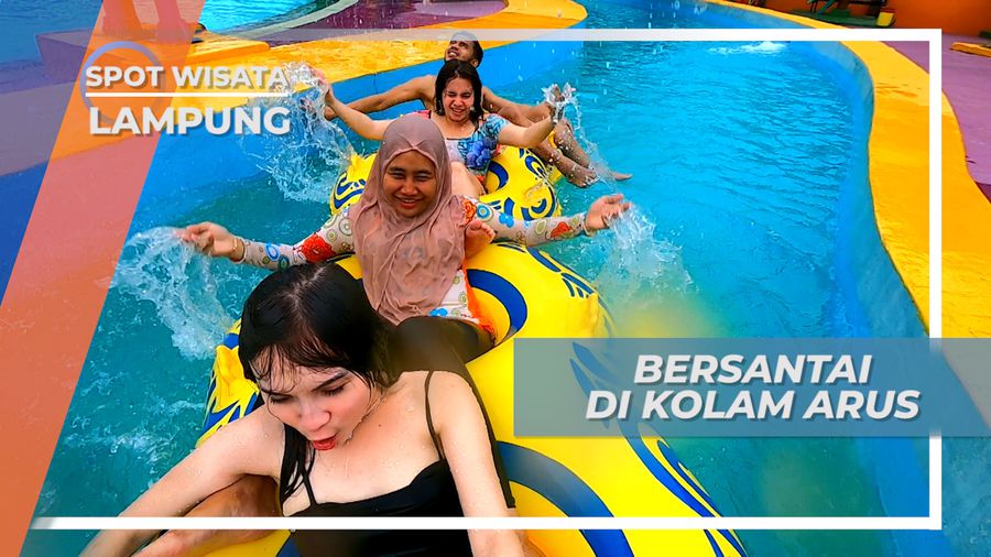 Bersantai Bermain Pelampung Ban Mengikuti Arus Air Kolam, Lampung