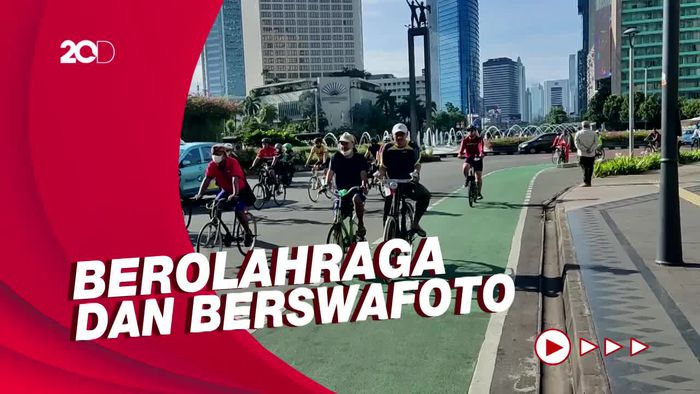PPKM Level II, Kawasan Bundaran HI Ramai Aktivitas Warga! 