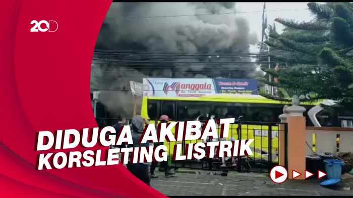Toko Plastik di Sleman Terbakar Hebat, Api-Asap Hitam Membubung
