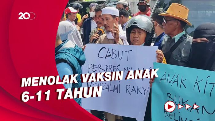 Puluhan Orang Tua Demo Tolak Vaksinasi Anak di Parepare